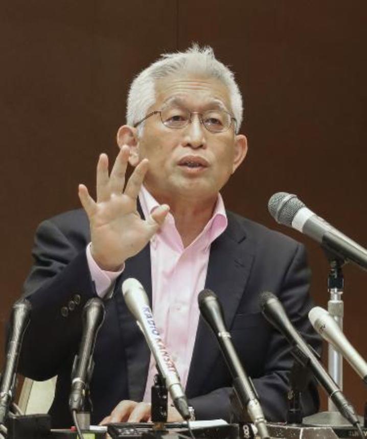 　３月、夏の参院選への出馬を表明する泉房穂氏＝神戸市