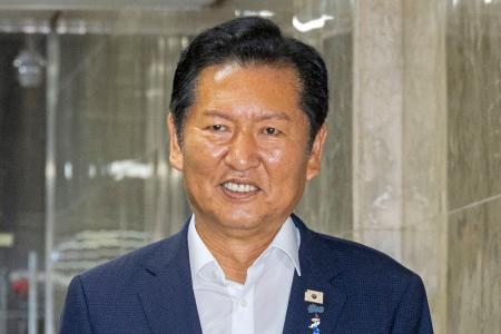 　韓国与党「共に民主党」の会合に向かう鄭清来前代表＝１４日、ソウル（聯合＝共同）
