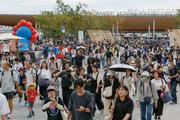 　閉幕前最後の週末を迎え、大勢の来場者でにぎわう大阪・関西万博の会場＝１１日午前、大阪市此花区の夢洲