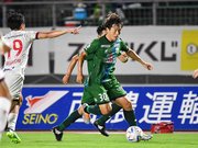 ＦＣ岐阜×いわき＝前半、左サイドを攻め上がるＦＣ岐阜のＤＦ宇賀神＝長良川競技場