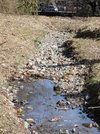 途中で水がなくなる滝谷の河道＝養老郡養老町鷲巣