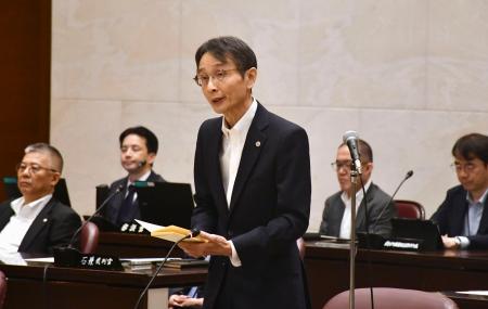 　「長官・所長会同」であいさつする今崎幸彦最高裁長官（中央）＝１１日午前、最高裁
