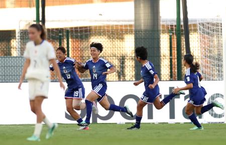 　Ｕ―１７女子Ｗ杯１次リーグ、フランス戦でゴールを決め、喜ぶ花城恵唯（１４）＝２１日、ラバト（ゲッティ＝共同）
