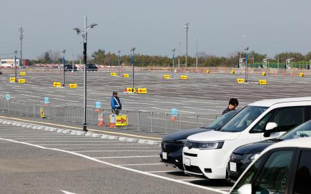 　利用率が低い大阪・関西万博のＰ＆Ｒ用駐車場＝１９日、大阪市此花区