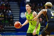 　フィリピンの首都マニラで行われたバスケットボールのＢリーグ、群馬クレインサンダーズ戦でプレーするレバンガ北海道のフィリピン代表、ドワイト・ラモス＝９日、マニラ（共同）