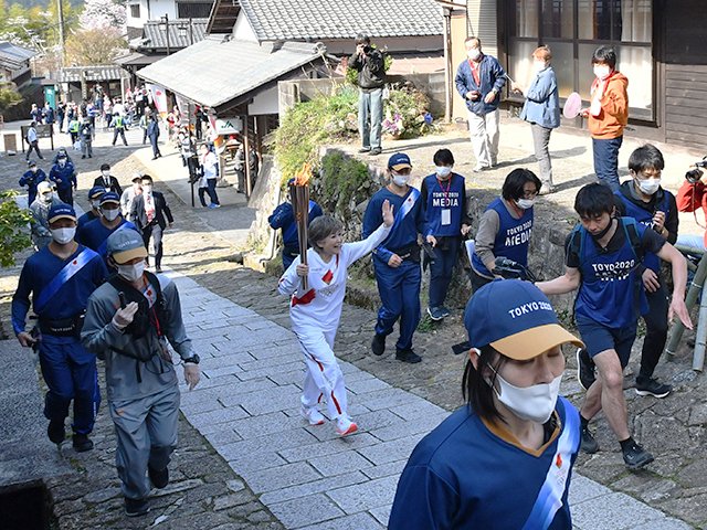 竹下景子さん＝中津川市馬籠