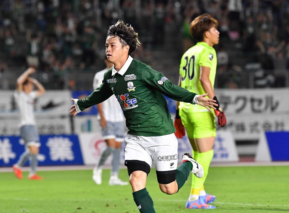 ＦＣ岐阜×長野＝後半３７分、先制ゴールを決めたＦＣ岐阜のＭＦ窪田＝長良川競技場