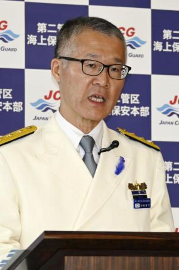 　第２管区海上保安本部の本部長に就任し、記者会見する白崎俊介氏＝７日午後、宮城県塩釜市