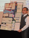 小学４年生児童が製作した新聞の切り抜き作品を示す古家正暢さん＝東京都千代田区、日本プレスセンターホール