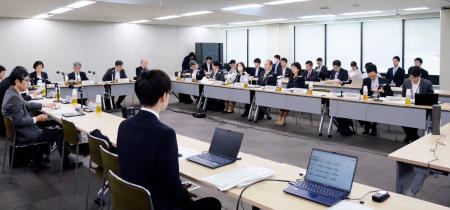 　育成就労制度について話し合う有識者会議＝２０日午後、厚労省