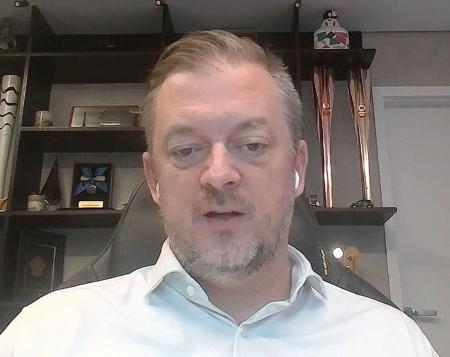 　オンラインで取材に応じるＩＰＣのアンドルー・パーソンズ会長