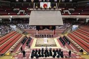 　大相撲夏場所の安全を祈願して営まれた土俵祭り＝９日、東京・両国国技館