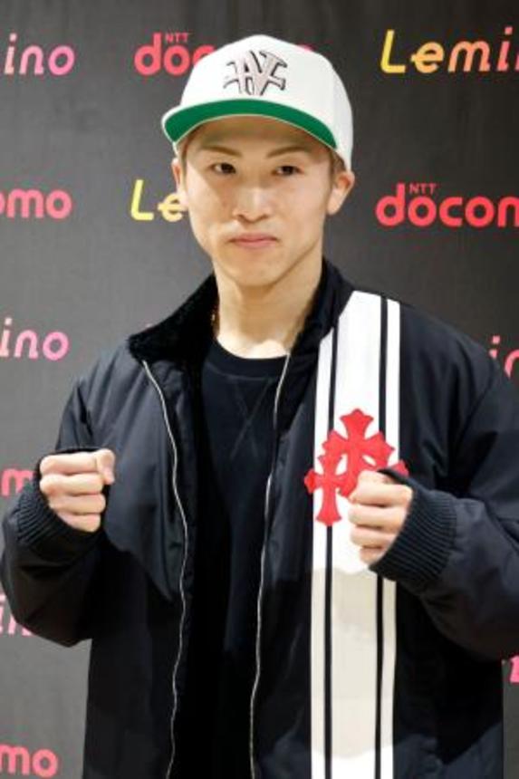 　サウジアラビアから羽田空港に帰国した井上尚弥＝２８日夜