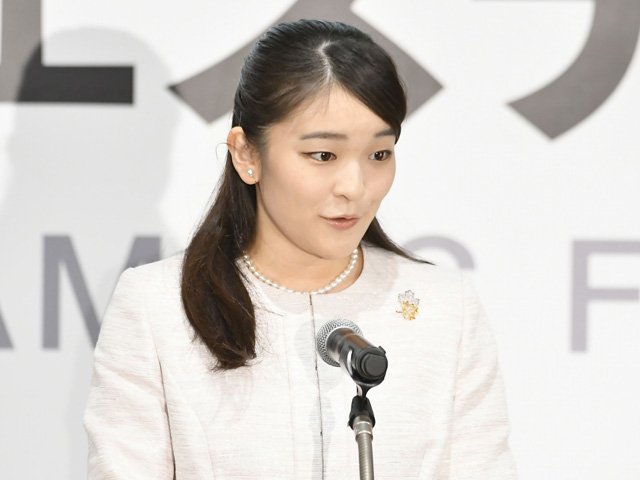 ２０１７年のフェスティバル開会式であいさつされる秋篠宮家の長女眞子さま＝多治見市東町、セラミックパークＭＩＮＯ