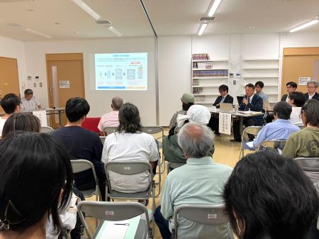 　経産省などが開いた、東京都小笠原村・母島での住民説明会＝２１日午後（原子力発電環境整備機構提供）
