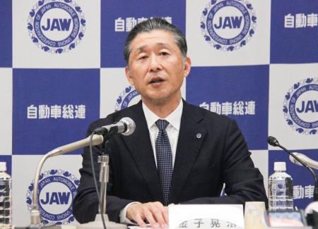 　２０２６年春闘の要求目安について説明する自動車総連の金子晃浩会長＝１２日午後、東京都港区