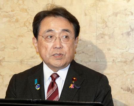 　閣議後に記者会見する赤沢経産相＝７日午前、国会