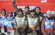 　ジャンプ男子のフライング世界選手権、団体で初優勝を果たし、笑顔の日本＝２５日、オーベルストドルフ（ＤＰＡ提供・ＡＰ＝共同）