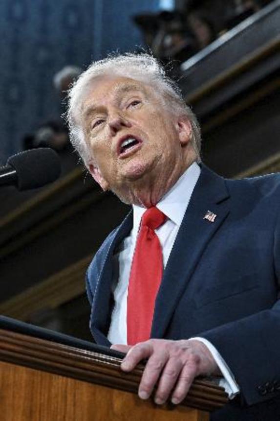 　一般教書演説するトランプ米大統領＝２４日、ワシントン（ロイター＝共同）