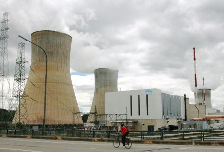 　ベルギー南部のティアンジュ原発（共同）