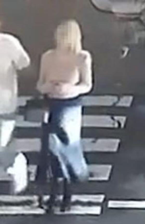 　防犯カメラに写った、殺害された男性（左）と歩く女＝７日未明、名古屋市中区（画像の一部を加工しています）
