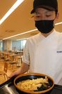 市役所の大食堂で提供を開始した＝岐阜市