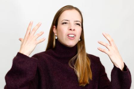 　インタビューに答えるカロリナ・コストナーさん