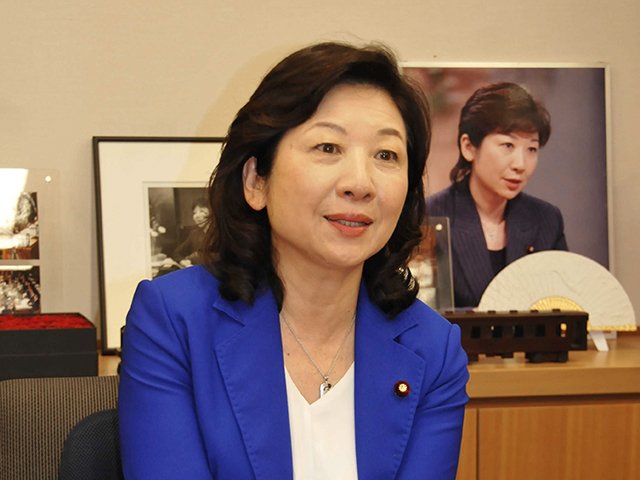 「不利な状況は分かっているが、わが道を行きたい」と語る野田聖子幹事長代行＝１９日午前、衆院第１議員会館
