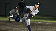 第９２回都市対抗野球大会東海地区２次予選の第４代表決定戦で力投する林優樹。２回を無失点に抑え、サヨナラ勝ちと本大会切符獲得を呼び込んだ＝２０２１年１０月、岡崎市民
