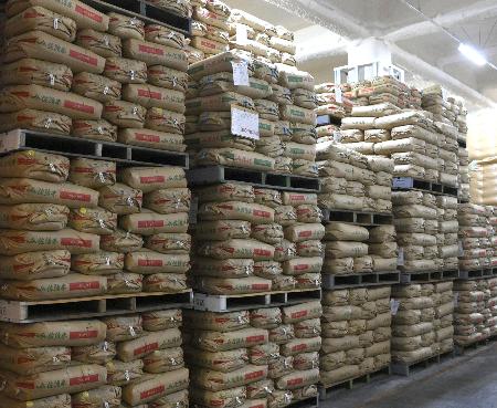 　神奈川県内の倉庫に保管されている政府備蓄米＝２０２５年５月