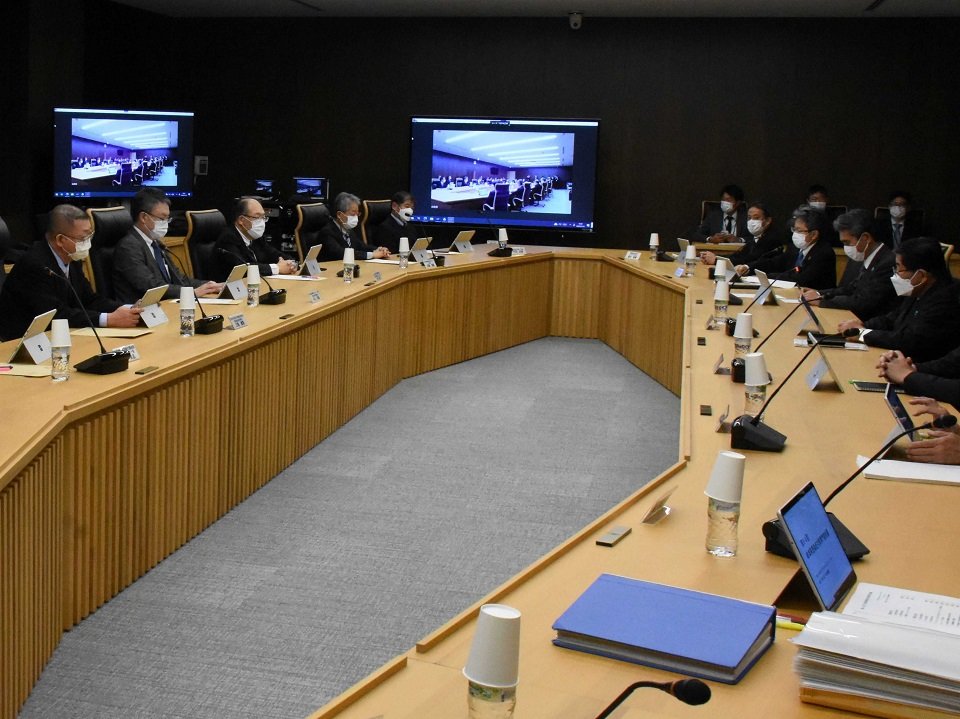 新型コロナの感染状況の分析などを行った県感染症対策専門家会議＝岐阜県庁