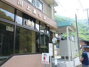 住民の一時避難場所となる川上集会場。気圧を高めて放射性物質の侵入を防ぐ陽圧化装置や電源などが導入された＝揖斐郡揖斐川町坂内川上