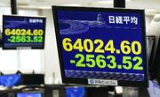 　前週末比２５６３円５２銭安となった日経平均株価の終値を示すモニター＝８日午後、東京都港区の外為どっとコム