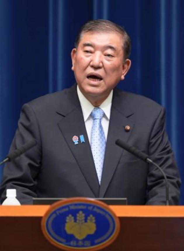 　記者会見する石破首相＝２３日夜、首相官邸