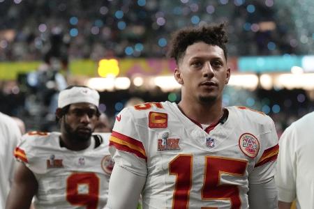 　チーフスのＱＢマホームズ（手前）＝ニューオーリンズ（ＡＰ＝共同）