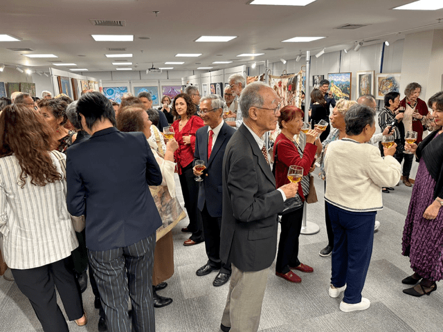 ブラジル岐阜県人会が開いた日伯友好交流絵画展＝在サンパウロ日本国総領事館（写真はいずれもブラジル岐阜県人会提供）