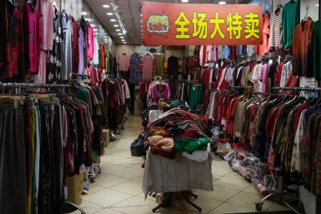 　衣料品などを販売する店舗＝４月、中国福建省アモイ（共同）