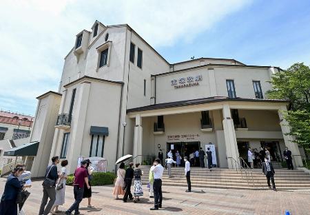 　宝塚大劇場＝兵庫県宝塚市