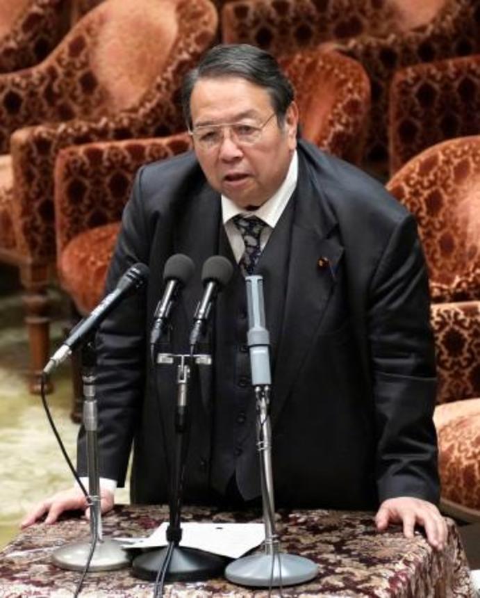 　衆院政治改革特別委で答弁する村上総務相＝１５日午後