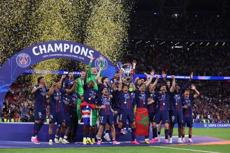　サッカーの欧州ＣＬで優勝したパリ・サンジェルマン＝３０日、ブダペスト（ゲッティ＝共同）
