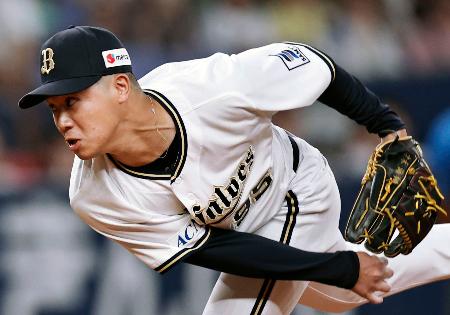 　５回途中に２番手で登板し、プロ初勝利を挙げたオリックス・才木＝京セラドーム