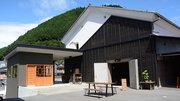 築約１００年の酒蔵を活用した趣のある雰囲気の店舗＝郡上市八幡町本町