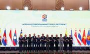 　ＡＳＥＡＮの非公式外相会議に出席した加盟国の外相ら＝１月、マレーシア北部ランカウイ島（共同）