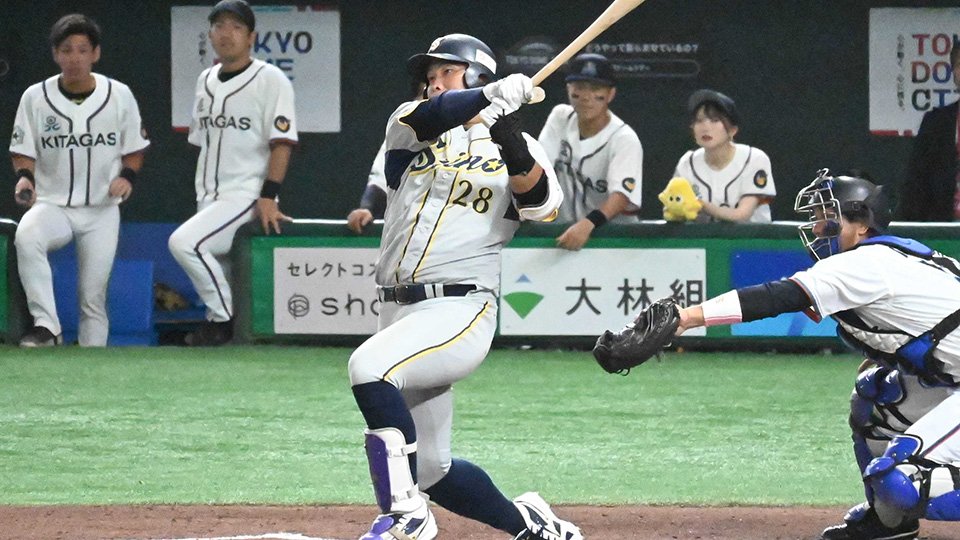 北海道ガス×西濃運輸＝１回表西濃運輸、野崎が先制打を放つ＝東京ドーム