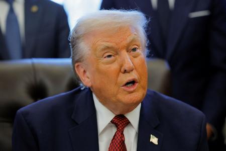 　米ホワイトハウスで話すトランプ大統領＝３日、ワシントン（ロイター＝共同）