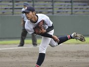 大垣商×岐阜城北＝２回から２番手としてマウンドに上がった大垣商のエース臼井＝大野