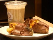 定番の「蜜芋」と、牛乳を混ぜた「おいもーれ」