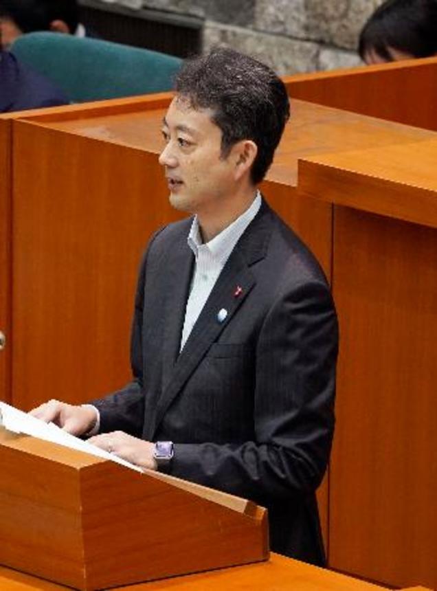 　千葉県議会で、豪雨を検証する有識者会議の設置方針を表明する熊谷俊人知事＝１０日午前