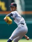 　津田学園戦に先発した横浜・織田＝甲子園