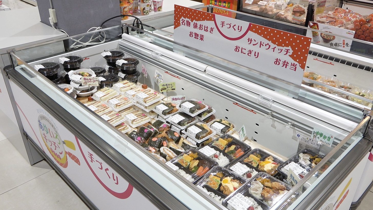 新たに店内調理の総菜の販売を始めた＝関市下有知、長良川サービスエリア